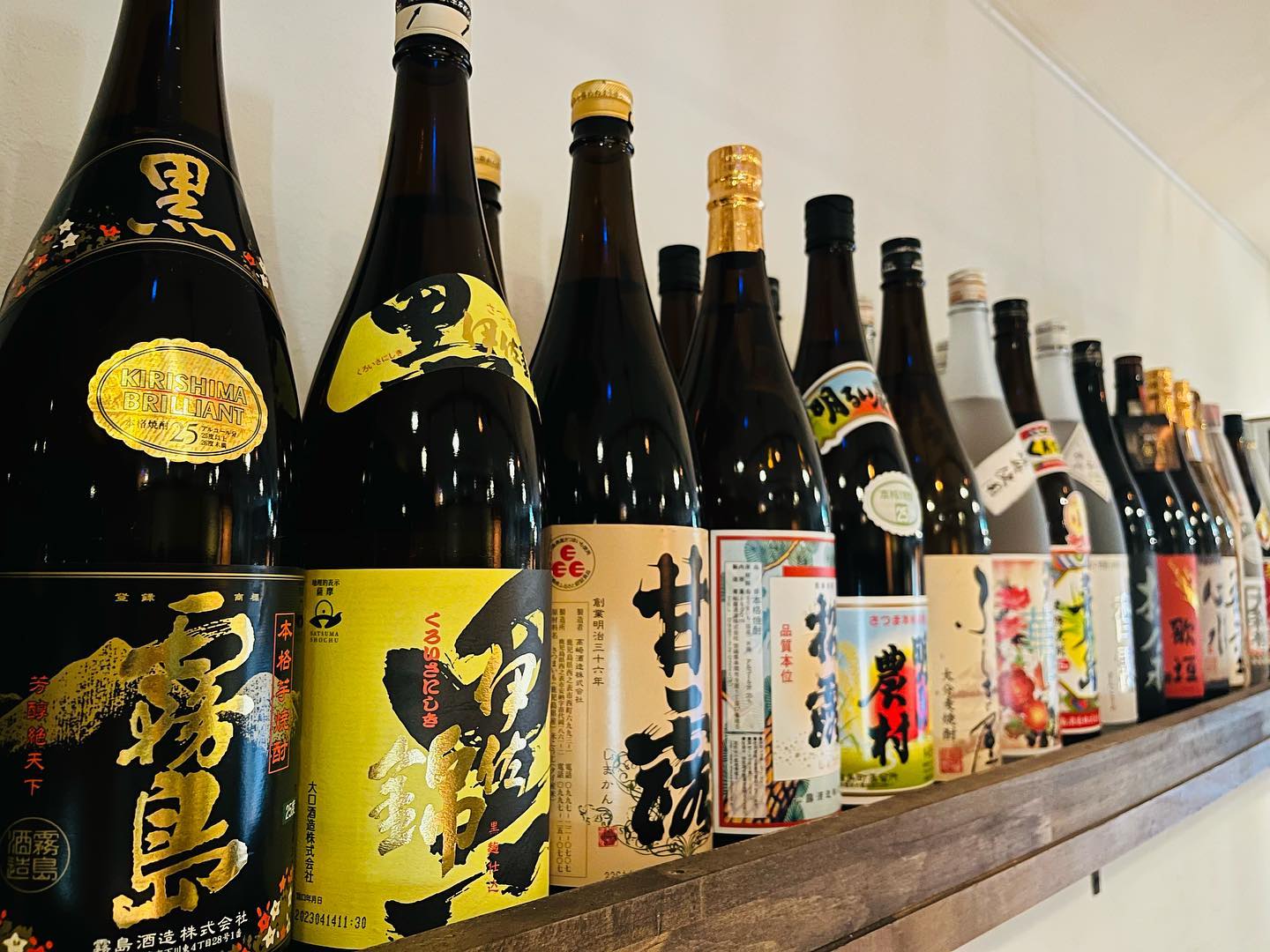 こんにちは！昨日の雷雨とは一変いいお天気ですね🌞有薫では焼酎も日本酒も種類豊富に揃えています！メニューに載っていないものもあるのでお気軽にお声がけください️#焼酎#日本酒#焼酎好きと繋がりたい #日本酒好きな人と繋がりたい #九州郷土料理 #九州料理#有薫#有薫酒蔵 #有薫神田店 #有薫酒蔵銀座店 #神田#神田グルメ #三越前#三越前グルメ