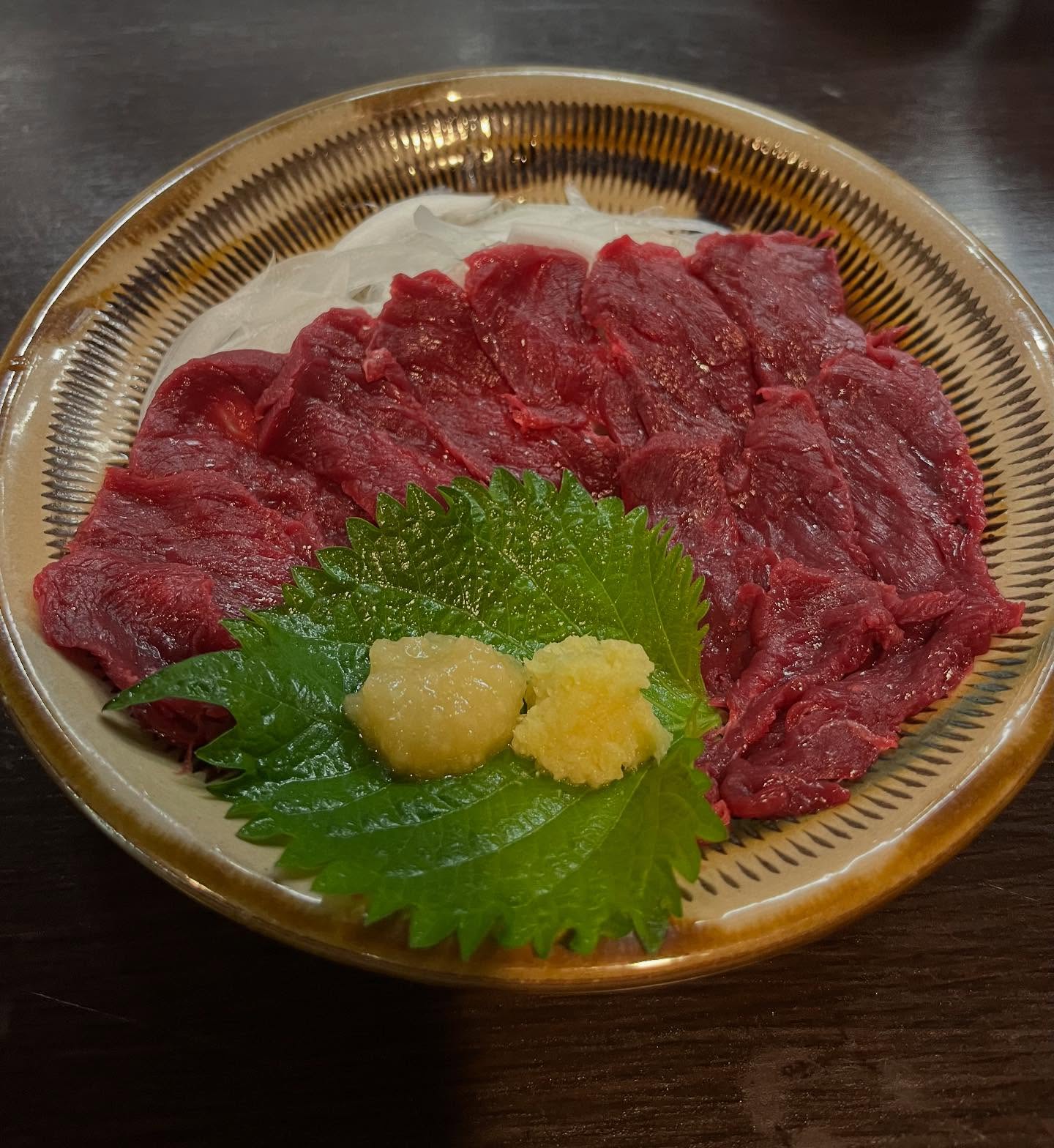 熊本から直送の馬刺しごまさばと並ぶ当店の名物です！九州の甘いお醤油でお召し上がりいただくのがおすすめです！本日も15時から営業です！ご来店お待ちしております🤗なお、お盆期間も通常営業ですのでお近くにお越しの際はぜひお立ち寄りください！#九州郷土料理 #九州料理#熊本直送馬刺し#馬刺し#お盆休み#有薫#有薫酒蔵 #有薫神田店 #有薫酒蔵銀座店 #神田#神田グルメ #三越前#三越前グルメ