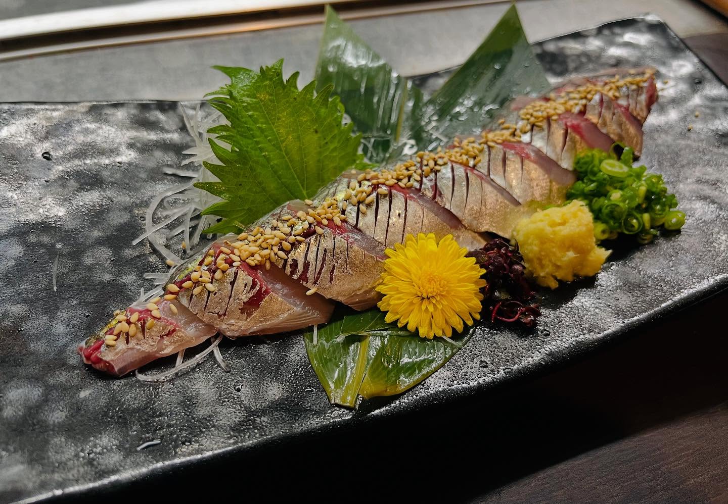 こんにちは！梅雨があけていいお天気ですね本日は鯵のお刺身が入ってます！美味しいお食事とお酒で暑さに打ち勝ちましょう〜本日もご来店お待ちしております！#九州郷土料理 #九州料理#アジ刺し#梅雨明け#有薫#有薫酒蔵 #有薫神田店 #有薫酒蔵銀座店 #神田#神田グルメ #三越前#三越前グルメ