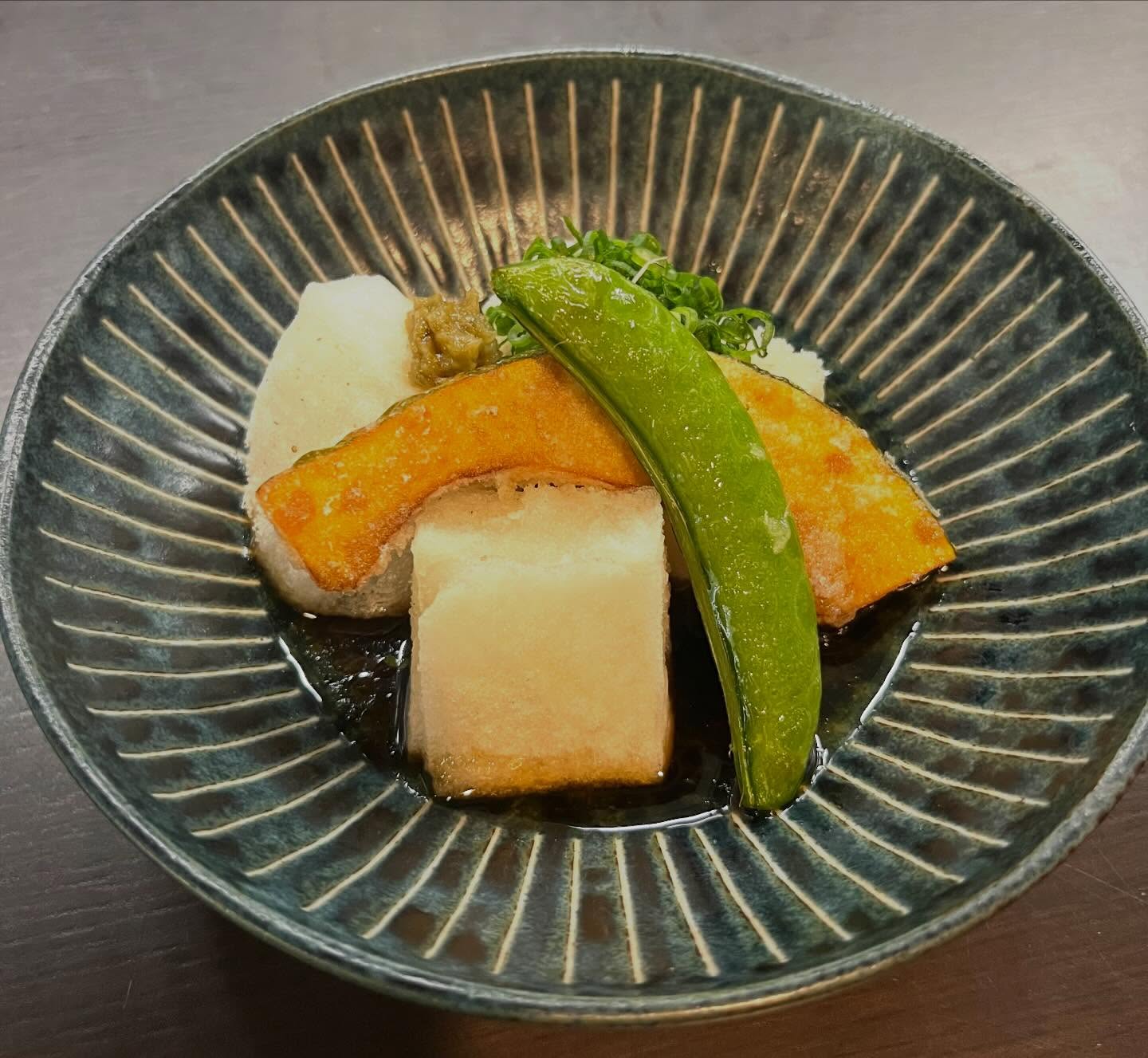 こんにちは!今日は冷え込みますね🌨️新メニューのこがね餅の揚げ出しや名物のとんこつおでん等温かいお料理をご用意してお待ちしております️お湯割りや熱燗もできますぜひ皆様のご来店お待ちしております!#九州郷土料理有薫#有薫神田店#神田和食#揚げ出し餅#おでん