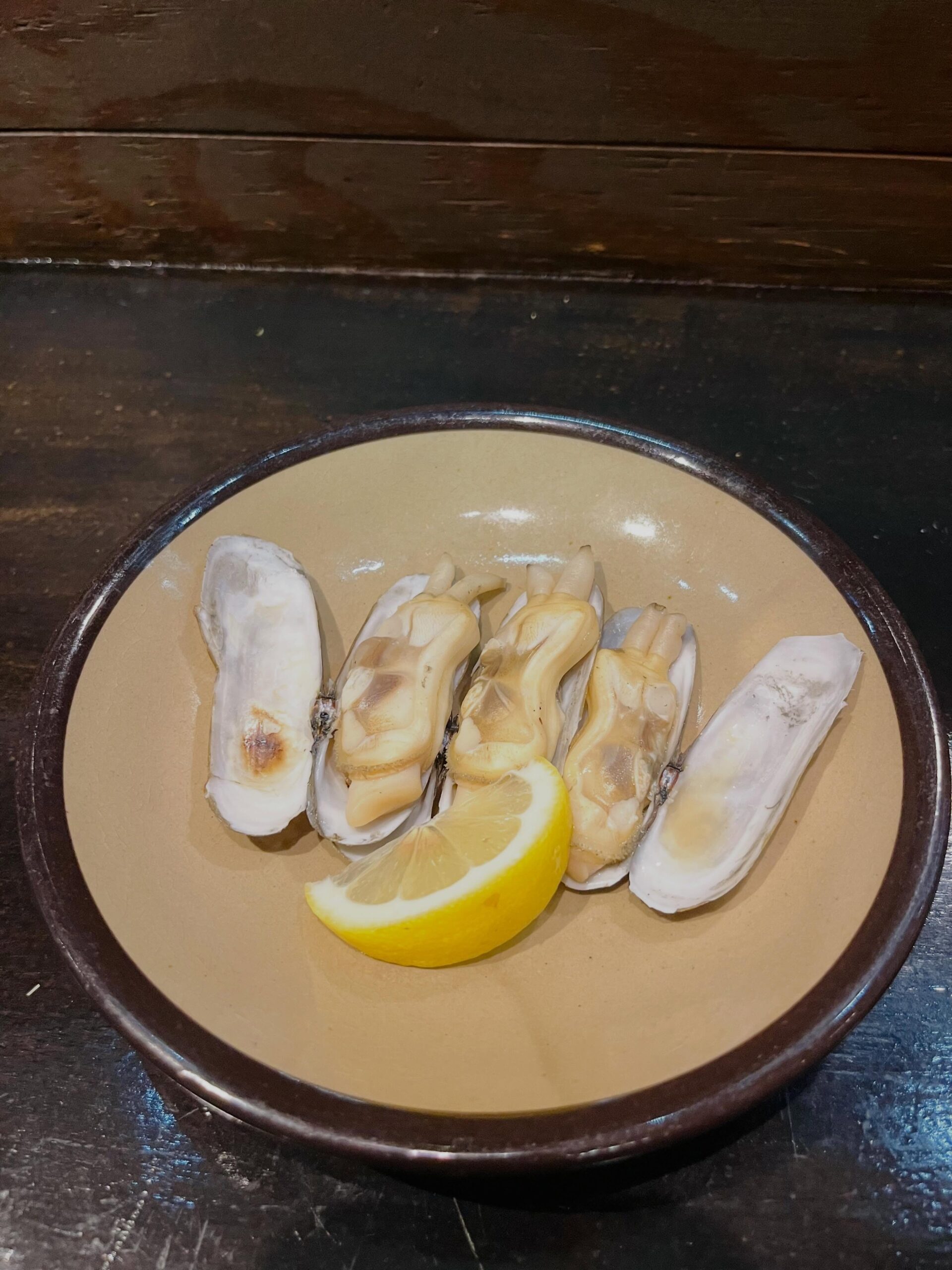 こんにちは!昨日からあげまきが始まってますマテ貝の一種で旨みが凝縮された貝です!一度食べたらハマること間違いなしです今日から有明海名物ムツゴロウも入荷します!東京ではなかなか出会えない一品ですのでぜひこの機会にお召し上がりください!皆様のご来店お待ちしてます#九州郷土料理 #銀座有薫神田店#あげまき貝#ムツゴロウ#接待で使えるお店