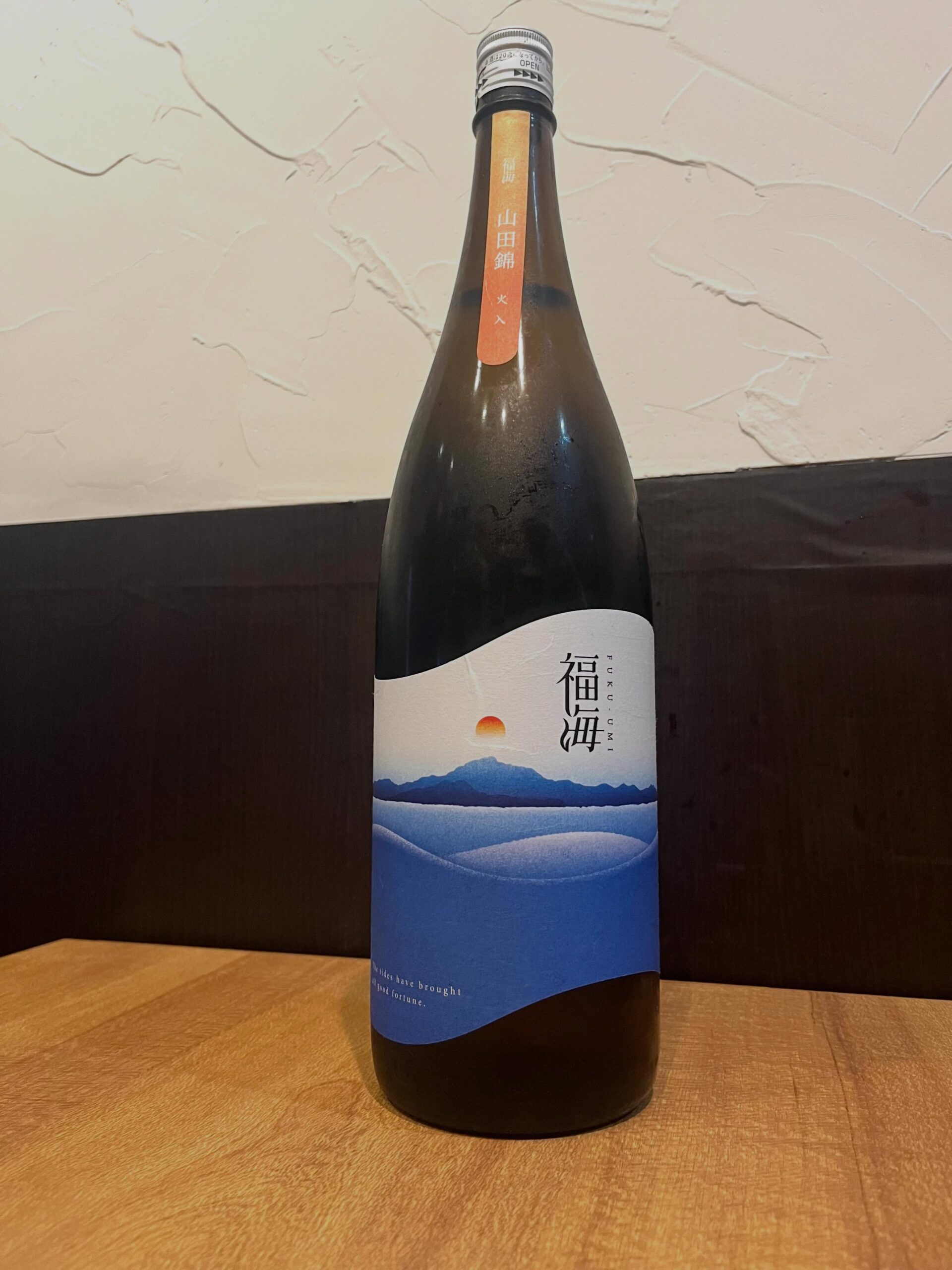 【福海 山田錦 火入】(長崎)長崎県平戸市の蔵元が手がける、海を表現する酒波打ち際を思わせるようなピチピチとした微発泡感、綺麗な酸と山田錦のやわらかな旨味のバランスが抜群です!お魚との相性ばっちりです#九州郷土料理 #銀座有薫神田#福海#長崎地酒#神田日本酒